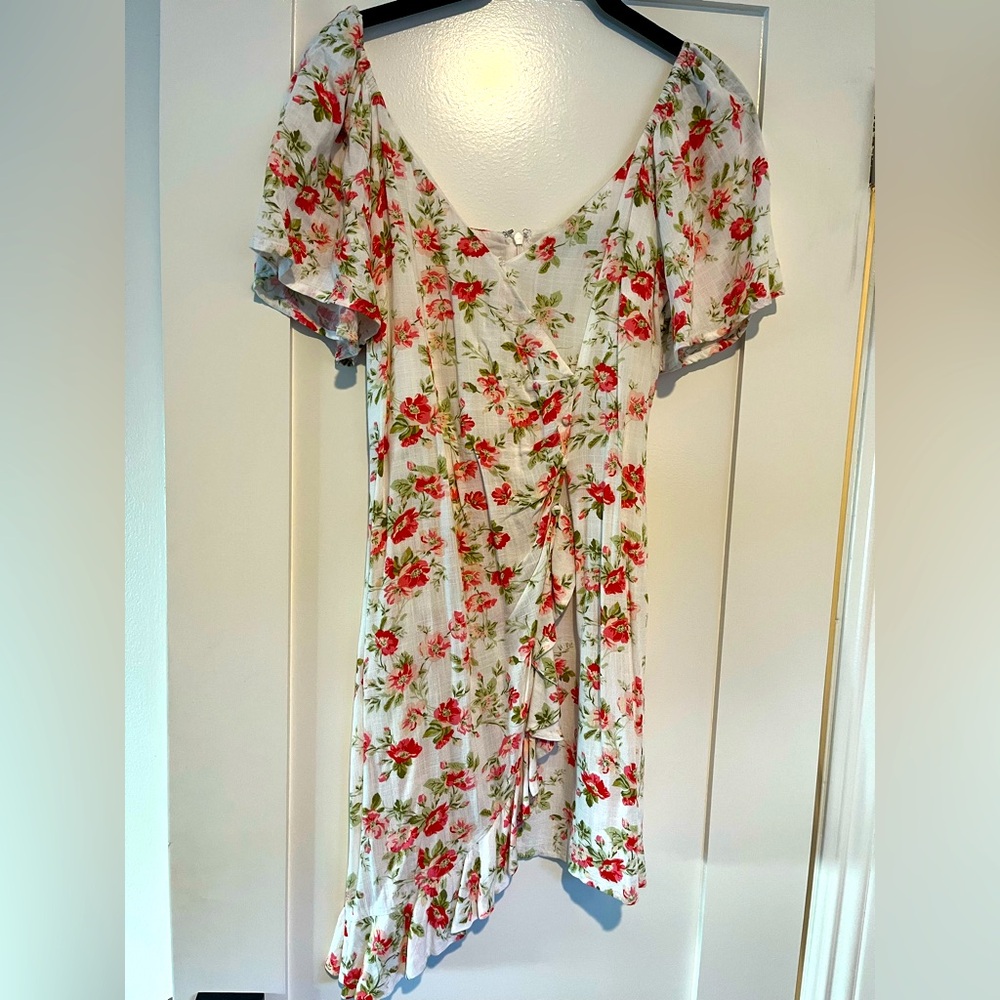 Pretty dress by Minkpink